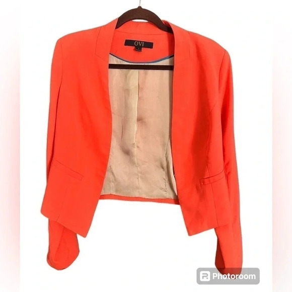 OVI fun, contemporary, short coral blazer. Size L - Picture 3 of 7